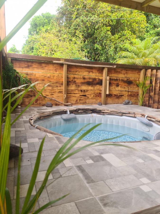 Kami Lodge F3 Jacuzzi Riviere-Salee 外观 照片